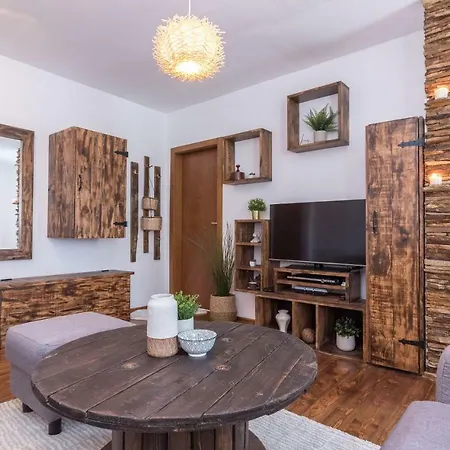 ★ Chic & Elegant 1 Bedroom In Eagle's Nest Complex ★ Close To Gondola And Bar Street Lejlighed
