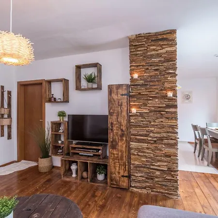 Lejlighed ★ Chic & Elegant 1 Bedroom In Eagle's Nest Complex ★ Close To Gondola And Bar Street