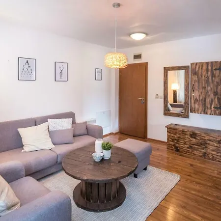 Apartmán ★ Chic & Elegant 1 Bedroom In Eagle's Nest Complex ★ Close To Gondola And Bar Street